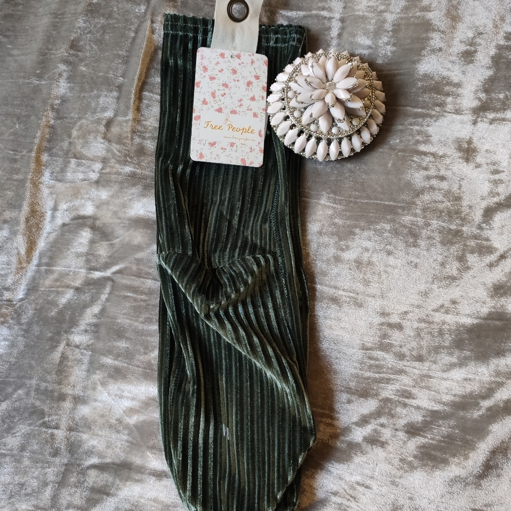 SOLD🔥Free People Velvet Sock